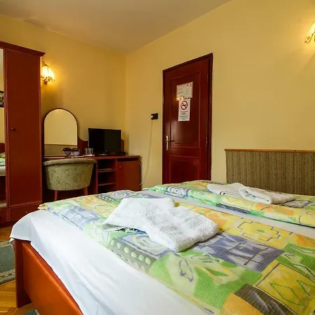 Kertesz Panzio Bed & Breakfast