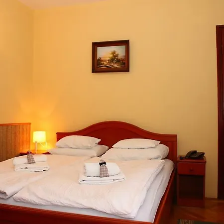 Kertesz Panzio * Győr