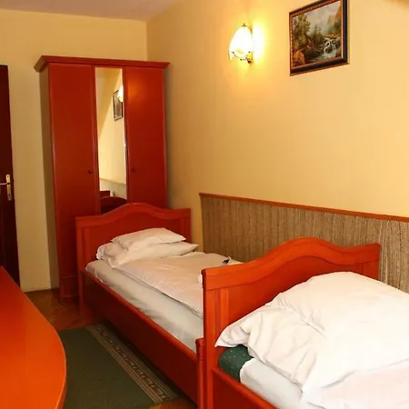 Kertesz Panzio * Győr